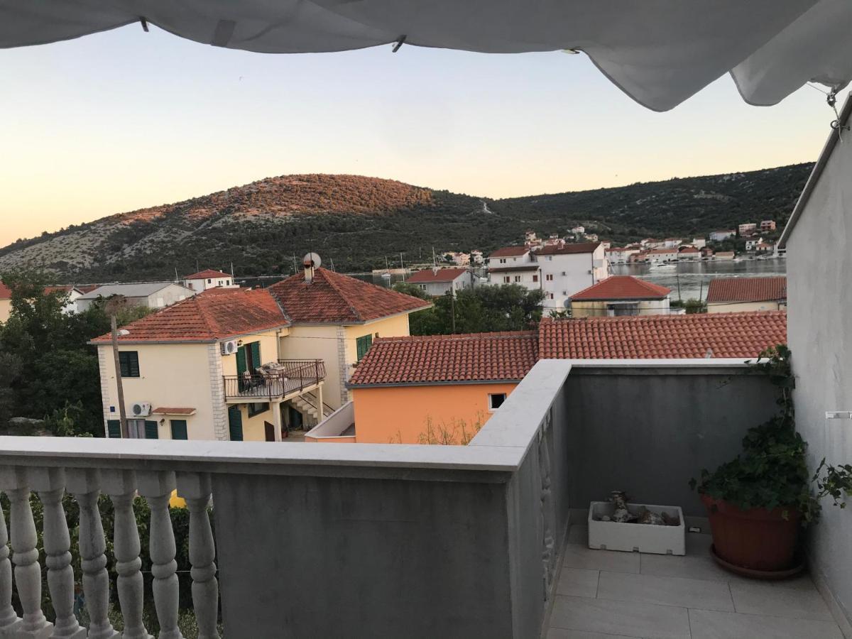 Apartment Laguna Vinišće Exteriör bild