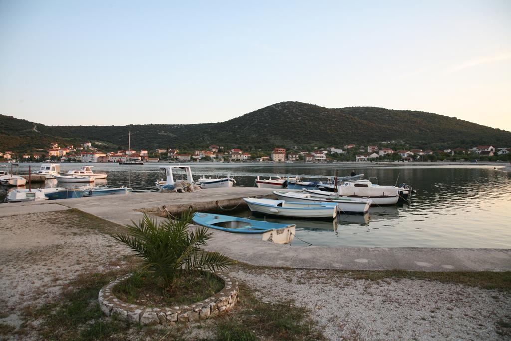 Apartment Laguna Vinišće Exteriör bild