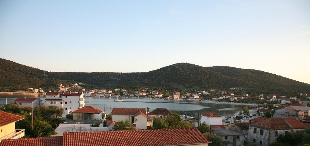 Apartment Laguna Vinišće Exteriör bild
